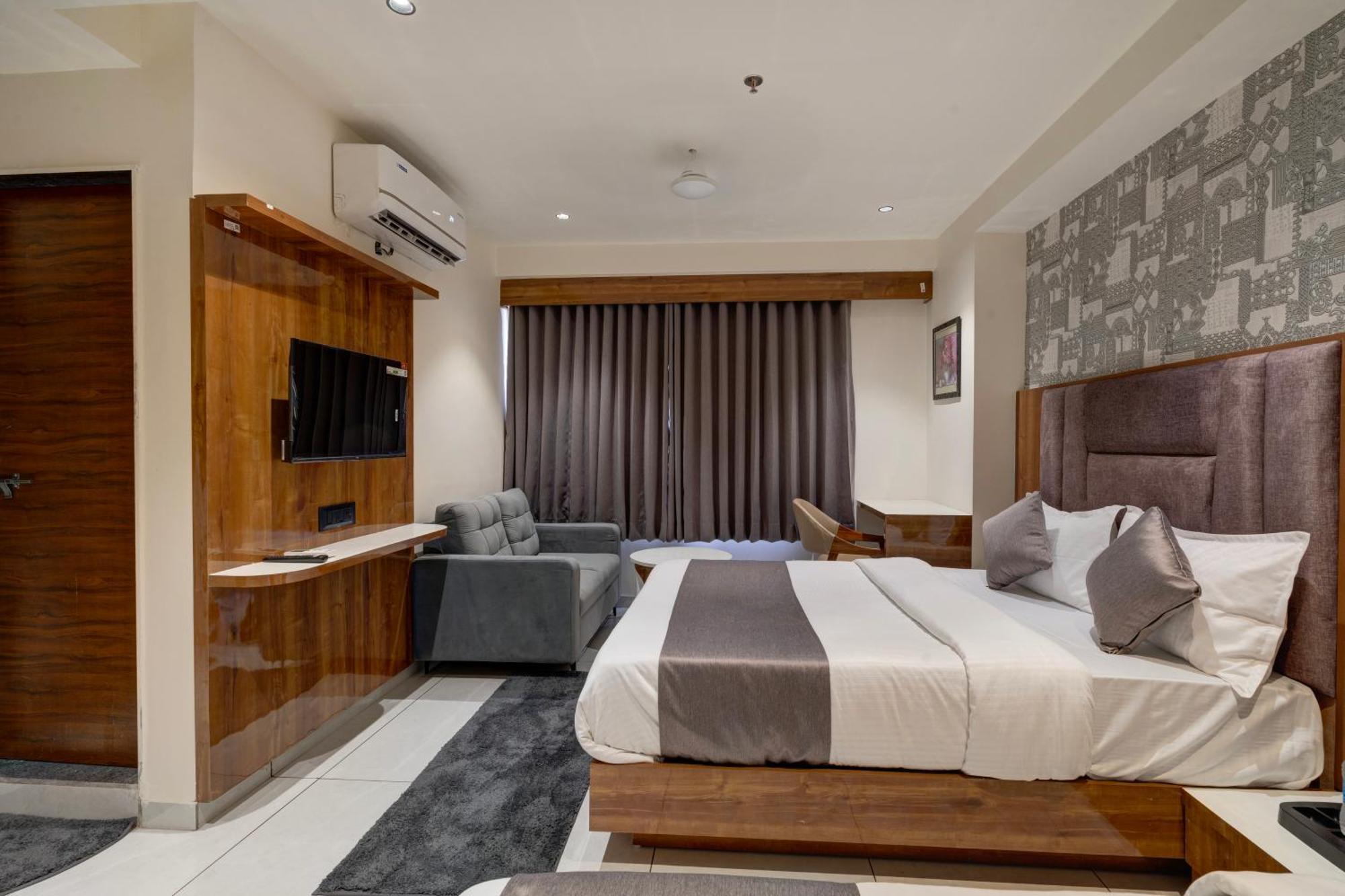 Hotel Shrimad Villa Gandhinagar Exteriör bild