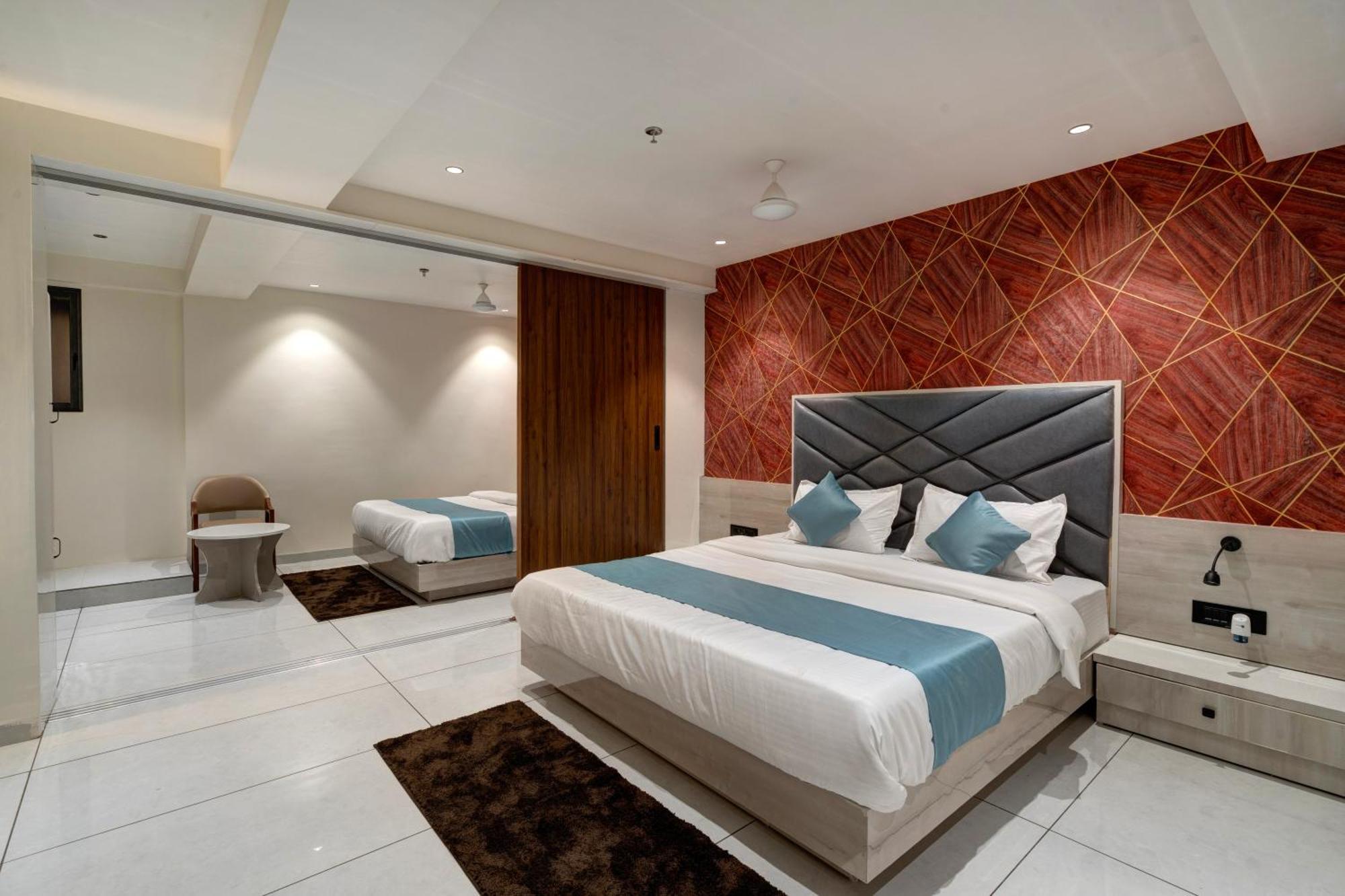 Hotel Shrimad Villa Gandhinagar Exteriör bild